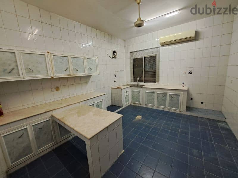 spacious bright flat in Ghubrah south 9