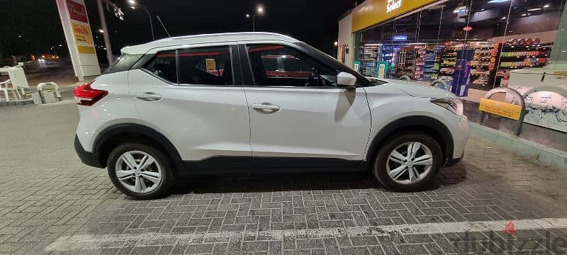 kicks 2019 oman car very clean 8
