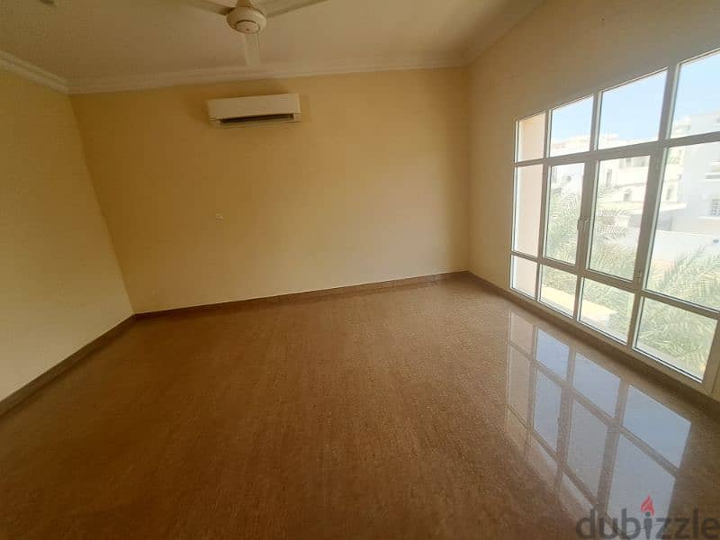 Nice villa in southbghubrah close to Oman mall 14