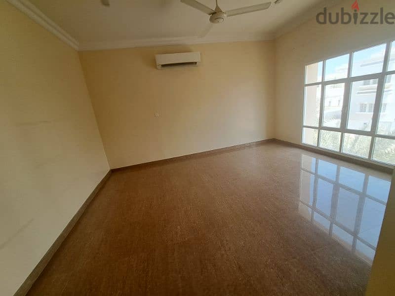 Nice villa in southbghubrah close to Oman mall 16