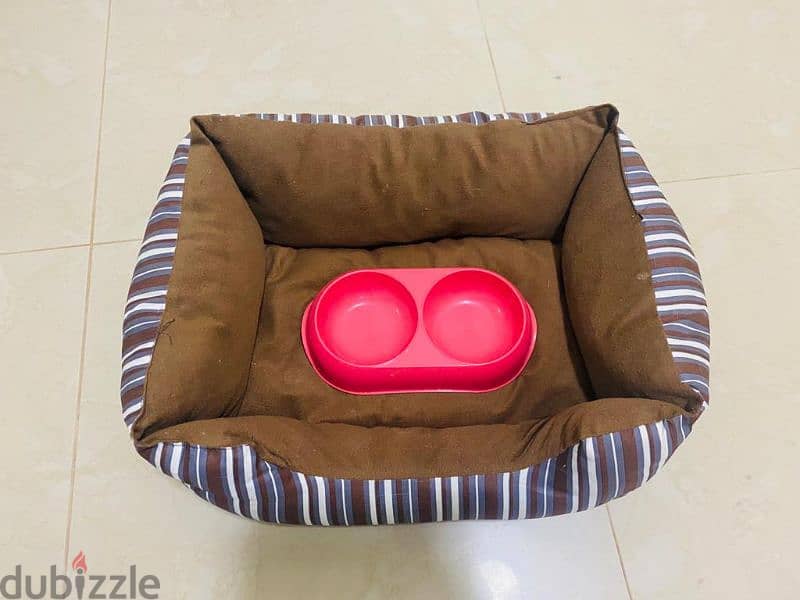 VELVET KITTEN BED AND FOOD TRAY 0