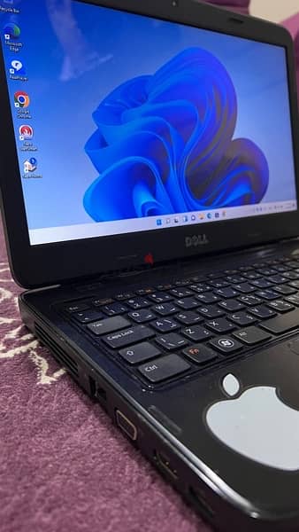 Dell laptop very clean less price 2