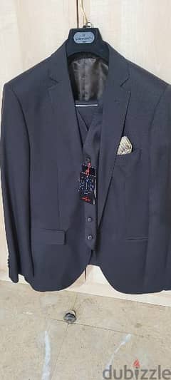 Piere Cardin Mens 3 piece suit. Size 50 Slim fit