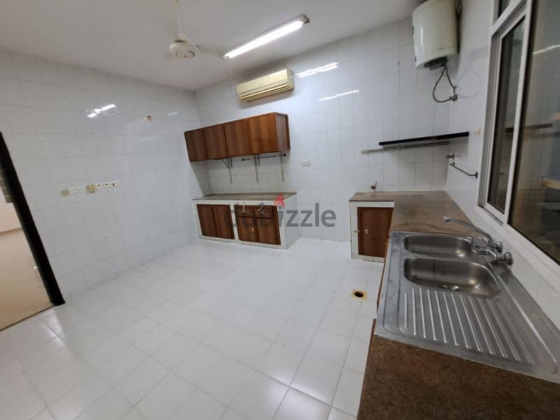 spacious  bright flat near Holiday Inn Hotel near carfour 5