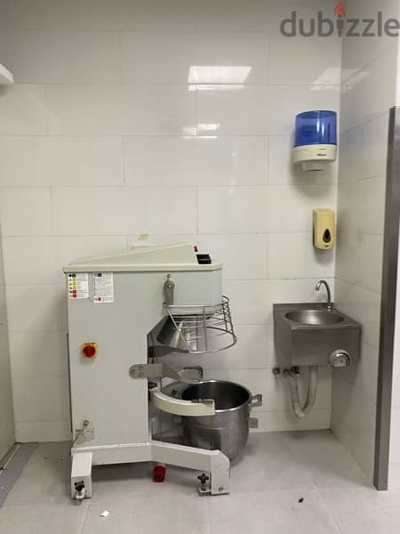 kitchen for sale with all equipment and machines 7