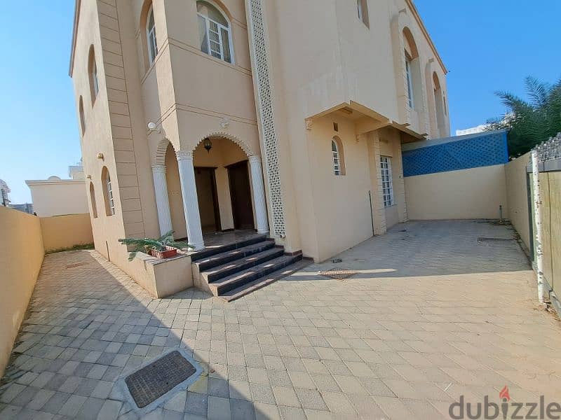 Nice villa in ghubrah south near bosher sport complex 7