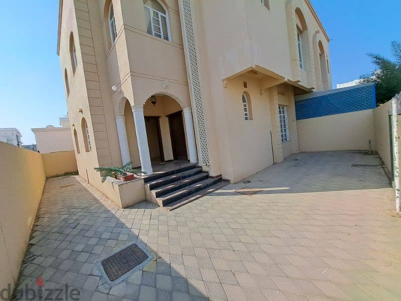 Nice villa in ghubrah south near bosher sport complex 17