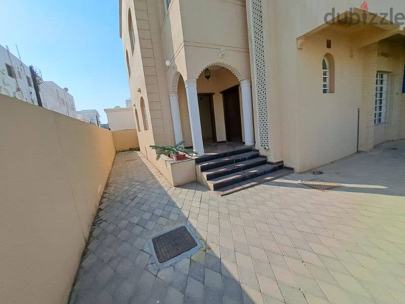 Nice villa in ghubrah south near bosher sport complex 18