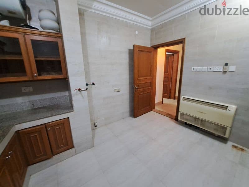 Luxurious  flat near Al namaa round about and  near khoud street 10