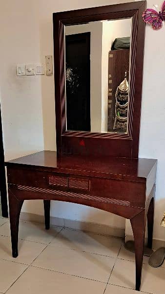 Dressing table with mirror