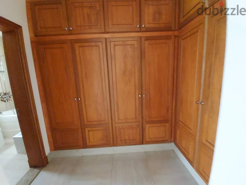 ground floor with a yard. Khoud near The souq  khoud yyÿ 8