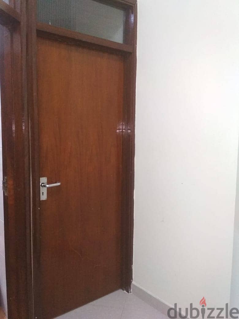 Spacious Separate Room For Rent in CBD Area For Executive Batchelors 4