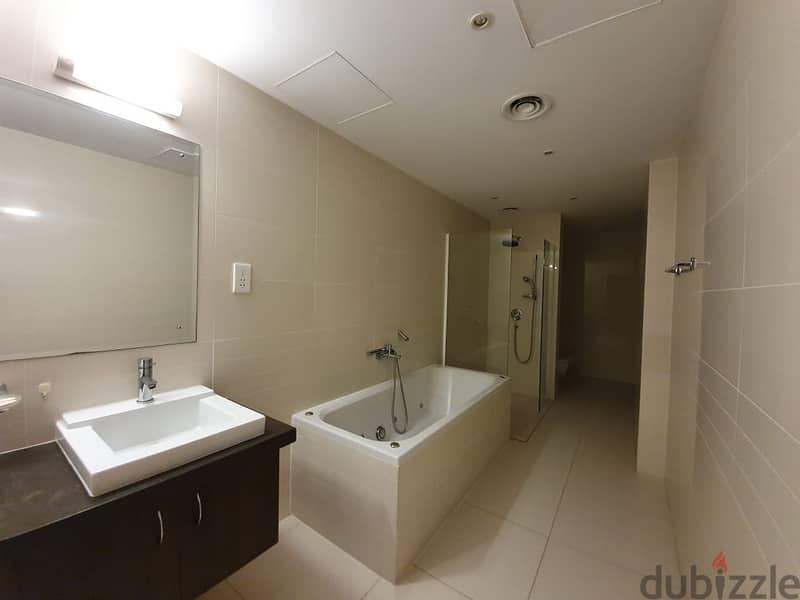 2 BR Townhouse with Private Garden in Al Mouj 6