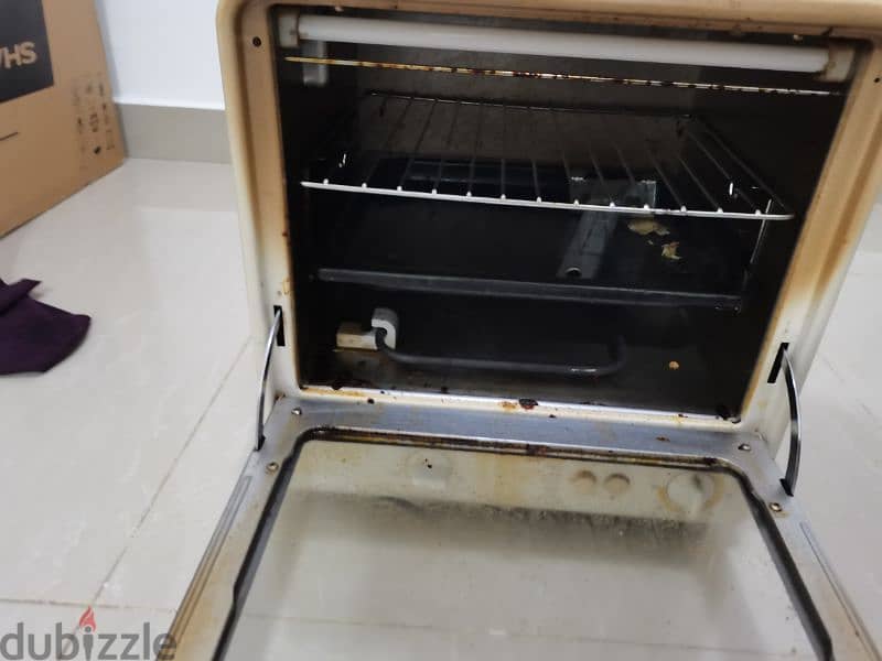 Electric Oven in Good Condition. 1