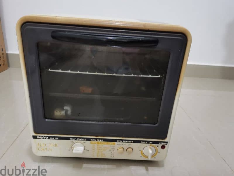 Electric Oven in Good Condition. 2