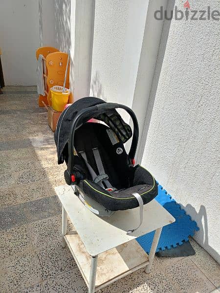 good condition baby car seat 2