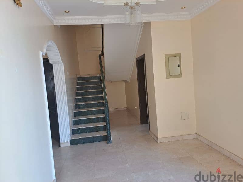 Nice villa in ghubrah south good location 2