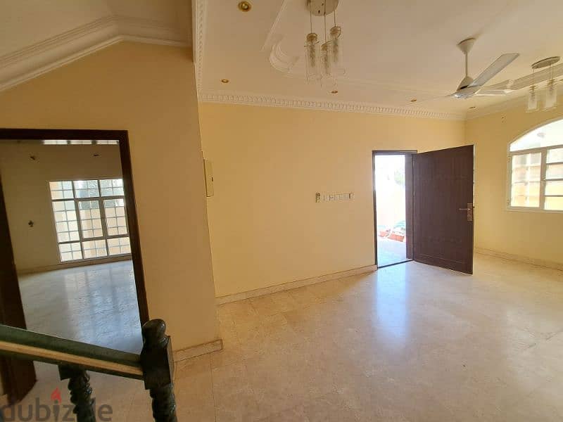 Nice villa in ghubrah south good location 5