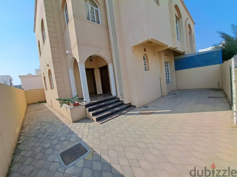 Nice villa in ghubrah south good location 12