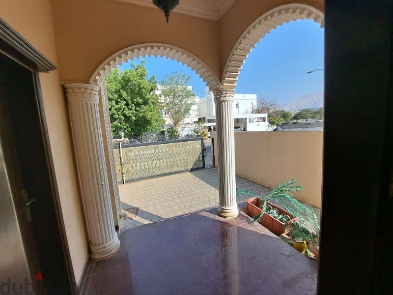 Nice villa in ghubrah south good location 15