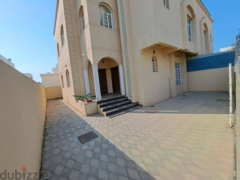 Nice villa in ghubrah south good location 16