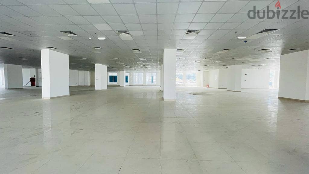 Showroom in Al Khuwair, 2200 square meters 1