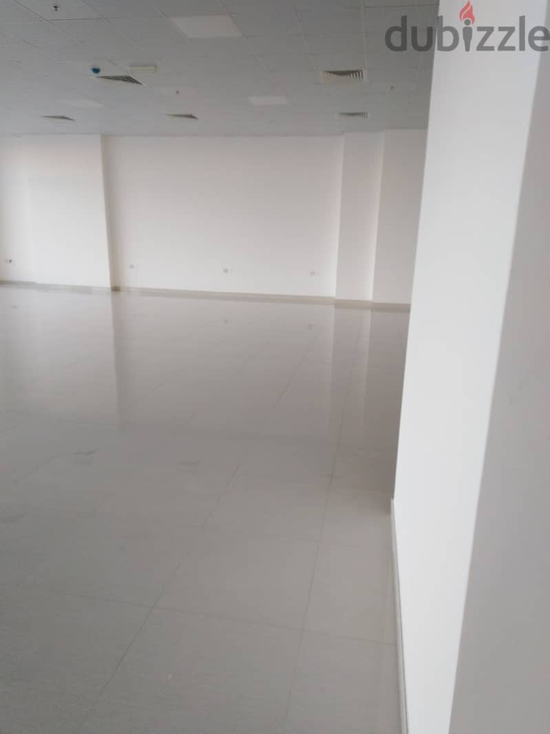 Showroom in Al Khuwair, 2200 square meters 4