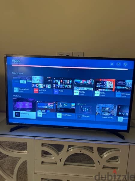 Samsung 42 inch smart Tv with remote 6