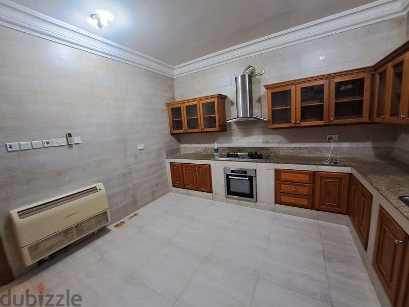 spacious  ground floor of house near souq khoud and  Al Hanai  modq 6