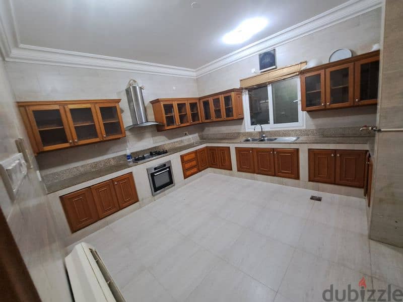 spacious  ground floor of house near souq khoud and  Al Hanai  modq 7