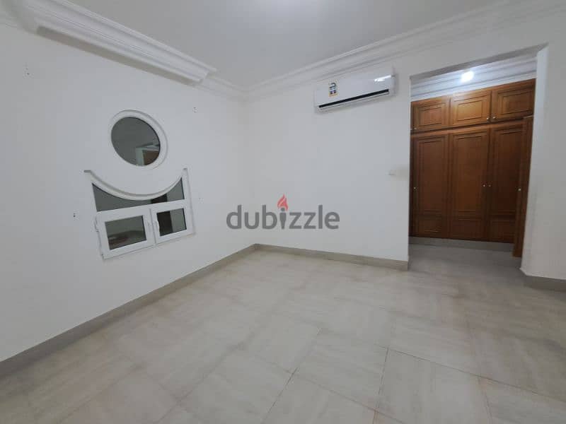 spacious  ground floor of house near souq khoud and  Al Hanai  modq 9