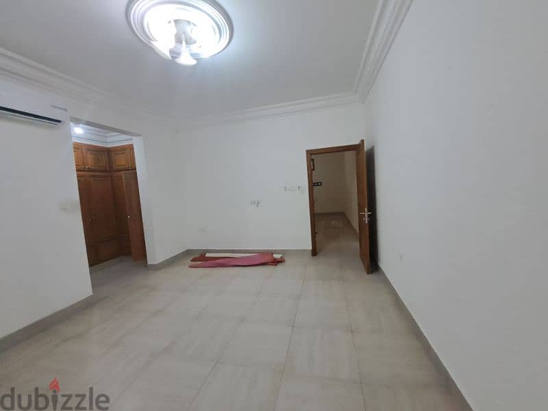 spacious  ground floor of house near souq khoud and  Al Hanai  modq 11