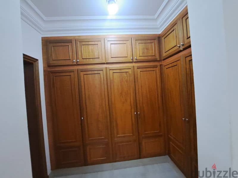 spacious  ground floor of house near souq khoud and  Al Hanai  modq 12