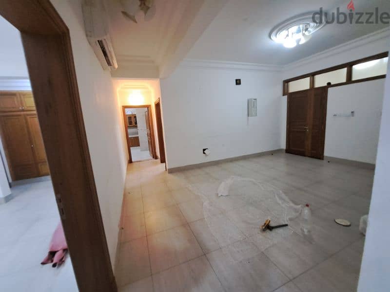 spacious  ground floor of house near souq khoud and  Al Hanai  modq 15