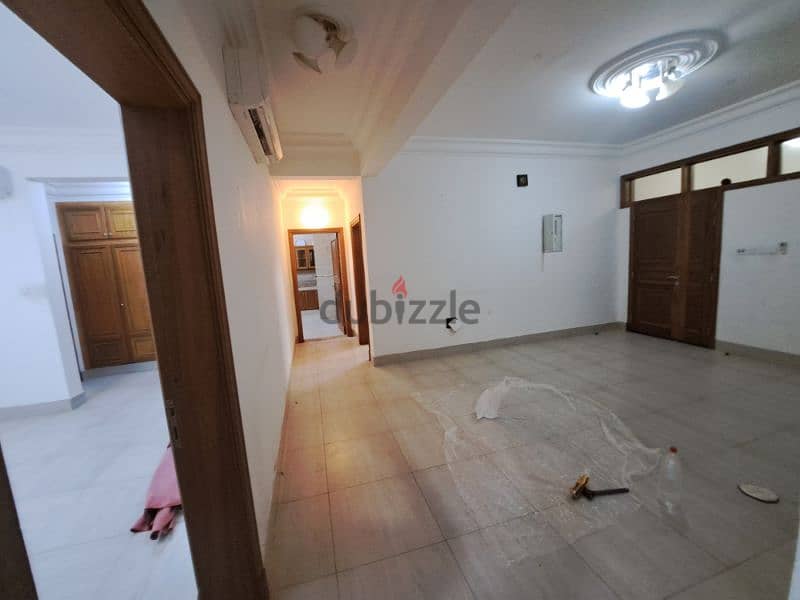 spacious  ground floor of house near souq khoud and  Al Hanai  modq 16