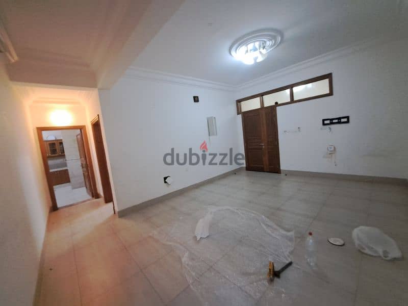 spacious  ground floor of house near souq khoud and  Al Hanai  modq 17