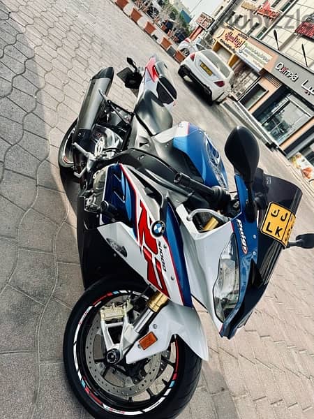 CBR BMW 1000RR very clean( GCC 2017 ) - Motorcycles - 128632609