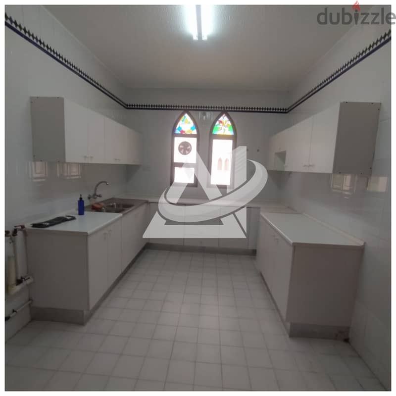 ADA918** 3BHK flat for rent located in Shatti Al Qurum 8