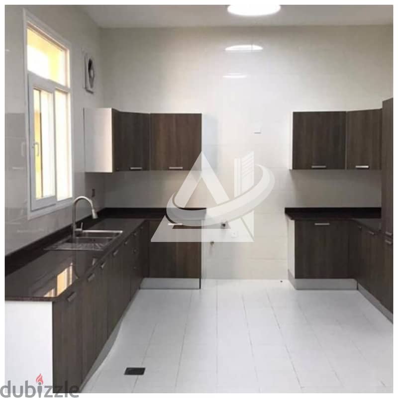 ADV919**Well Maintained 5BHK + Maid Room villa 350 sqm located in quru 8