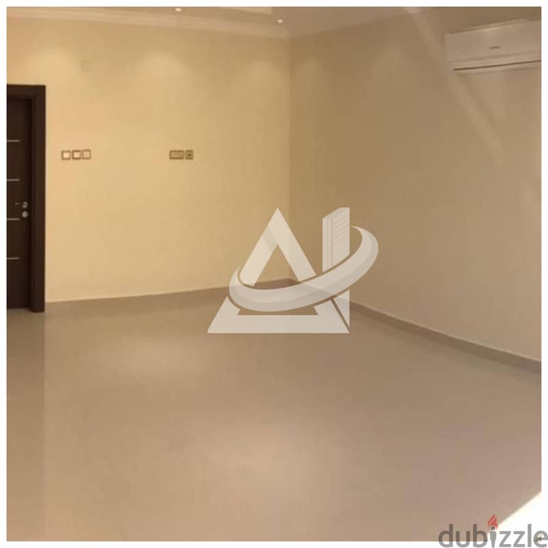 ADV919**Well Maintained 5BHK + Maid Room villa 350 sqm located in quru 12