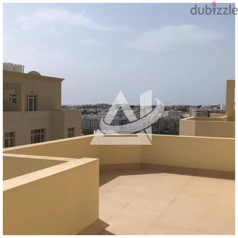 ADV919**Well Maintained 5BHK + Maid Room villa 350 sqm located in quru 18