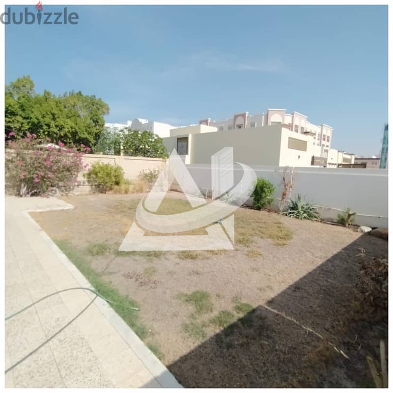 ADV924**  3bhk + Maid's villa for rent in community gated, located in 14