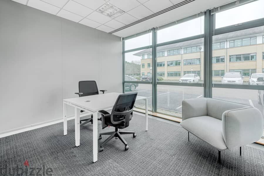 Access professional office space in DUQM, Squadra 8