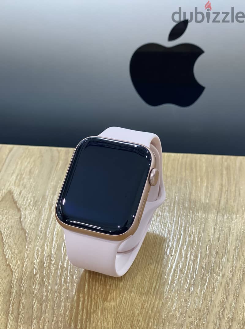 Apple Watch Series 5 GPS, 40mm Gold Color Excellent Condition 2
