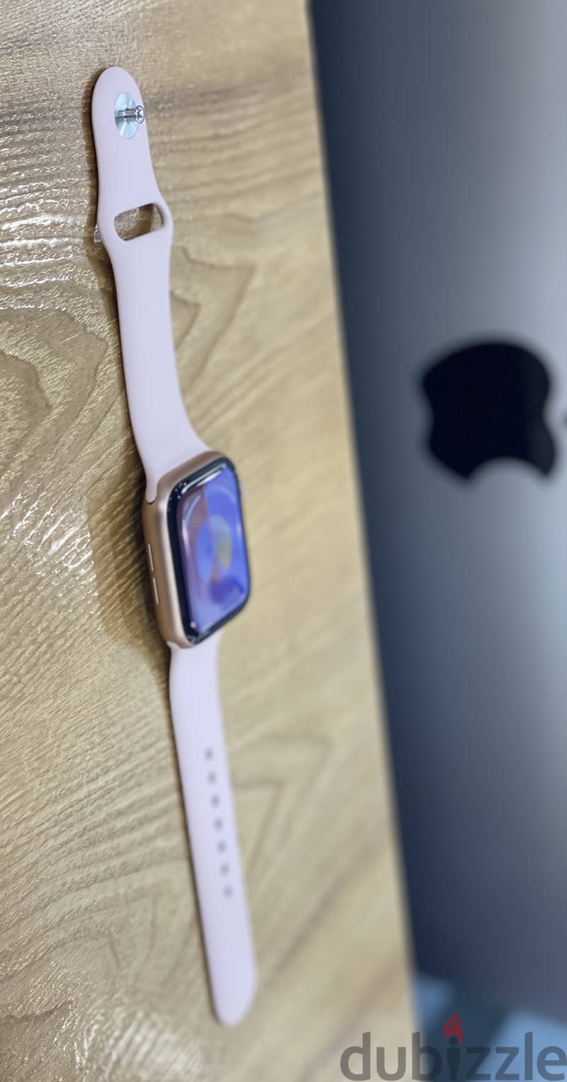 Apple Watch Series 5 GPS, 40mm Gold Color Excellent Condition 6