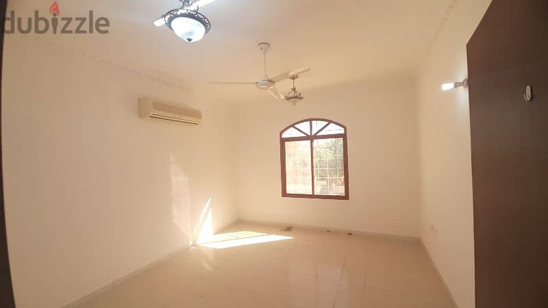 **2bhk big flat in Ruwi Mumtaz area** 4
