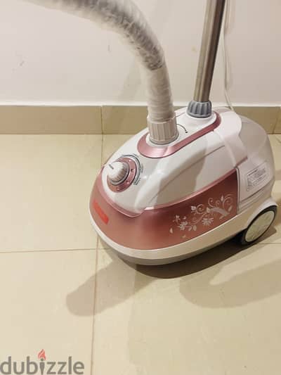 Garment steamer for iron clothes. Brand : Power