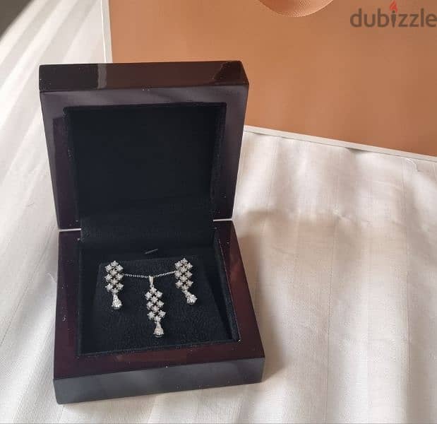 White gold necklace and earrings with diamands incl. certificates 2
