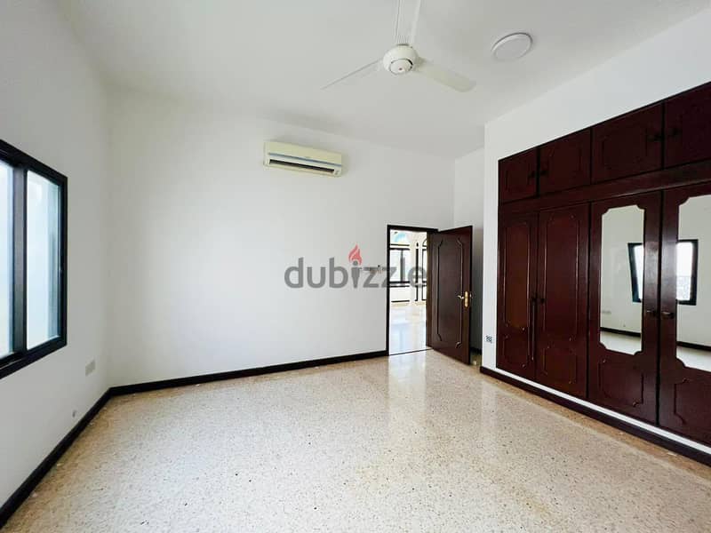 Luxurious 4+1 BHK Beach Villa in Shatti Al Qurum  PPV124 3