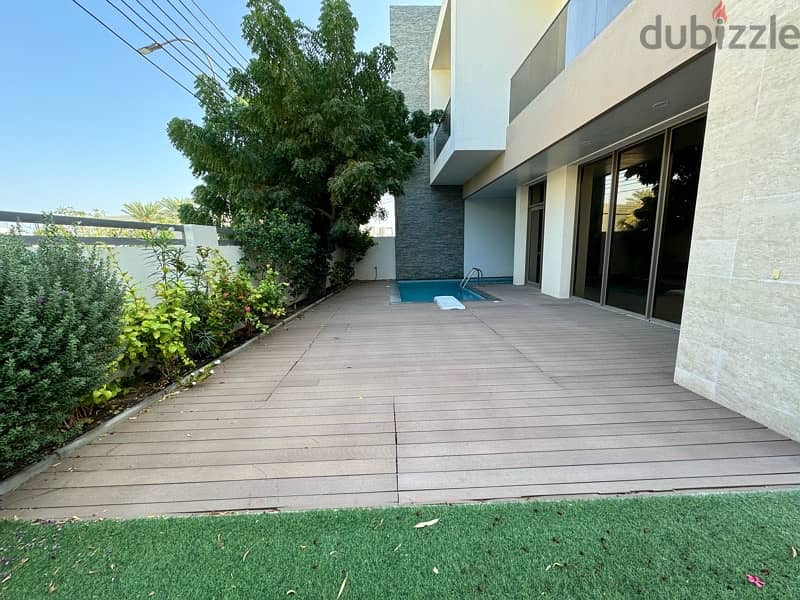 4-bedroom twin-built mansion situated in one of Muscat Qurum park 1